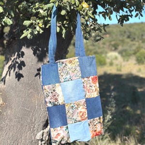 Shabby chic : Sac en jean upcyclé, Sac en jean patchwork pour femme, Sac en jean patchwork pour voyage, Patchwork de fleurs roses fait main