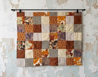 Manta colorida feita a mão geométrica patchwork retalhos castanho. Celebre natureza, outono..Prenda coquette para ela.upcycling