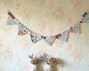 Veelkleurige patchwork vlaggetjesslinger, lichtgekleurde vlaggetjes, bruiloftsdecoratie, verjaardag, kinderkamer, slaapkamer.