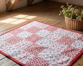 Tapete Frutos Vermelhos Decoração Quarto Infantil Rústica e Manta de Parede Algodão Cerejas | Tapeçaria Mural Coquette | Soft Nursery Rug