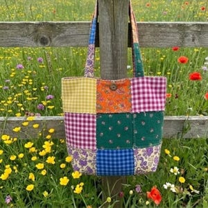 Bolso tote multicolor con patchwork – Bolso de hombro personalizado con vibrantes diseños de patchwork – Estampados a cuadros y coloridos – Bolso exclusivo hecho a mano