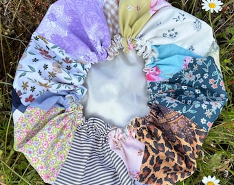 Prachtige nachtmuts van pure zijde, 100% zijde aan de binnenkant en veelkleurig patchwork aan de buitenkant. Een boho-cadeau voor haar. Zero waste.