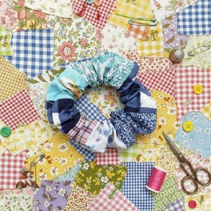 Handmade blue fabric patchwork hair elastic for men and women, Boho design, handcrafted and sustainable gift.