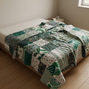 Manta Patchwork verde nature love Cottagecore, Têxtil Rústico Artesanal para Piquenique e Decoração+ oferta grátis de scrunchie a condizer