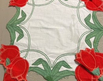 Little Red Tulip Flower Tablecover with Tucked-In Tulip Napkins 18" Square Vintage