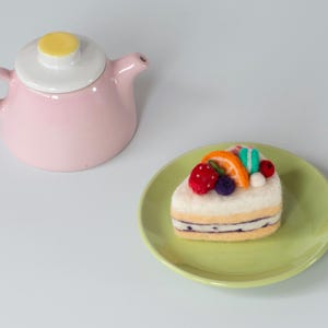Felt Cake- Faux Fruit cake- Home or Kitchen décor- Felt Christmas &Easter Food- Fake Food-Cake Pin Cushion- Play food- Bakery décor