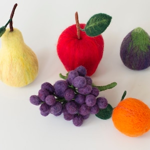 Felt Fruit set of 5- Felt apple- Fake Fruit set- Decorative fruit set- Play Food- Fruit Photography prop- Fruit kitchen décor- Birthday gift