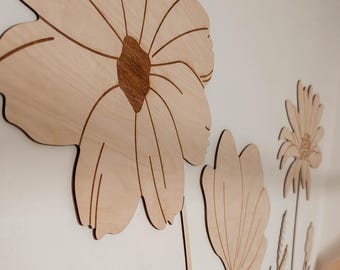 Große Holzblumen mit Schmetterlingen - Wanddekoration für ein Kinderzimmer