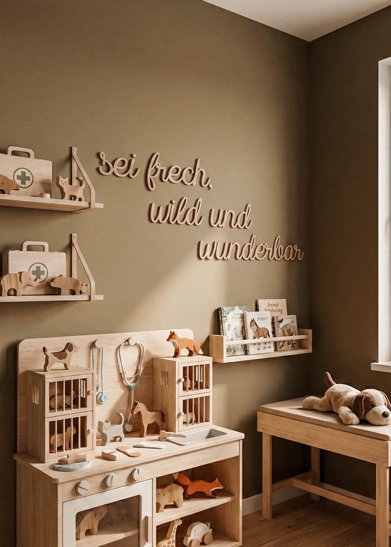 May include: A wooden play set with a veterinarian theme, including a play kitchen, shelves, and animal figurines. The set features a wooden sign that says "sei frech, wild und wunderbar". A plush dog rests on a wooden table.