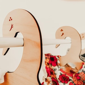 Cintres rustiques pour enfants | Thème oiseau en bois | Décoration de chambre d'enfant | Organisateurs de vêtements
