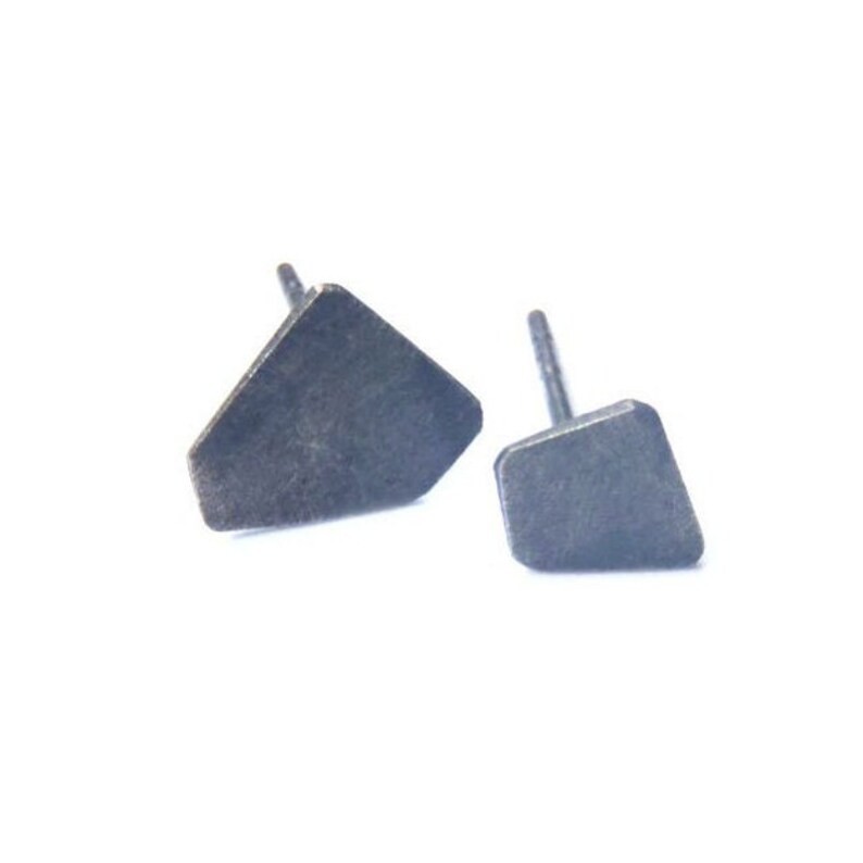 Micro geometric mismatched earrings Tiny earrings modern and minimalist Men's earrings asymmetric design for contemporary jewelry fans 画像 5