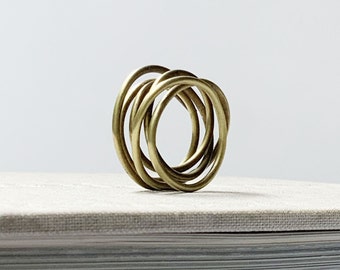 Minimalist brass tangled ring | Cool ring and a sober asexual jewelry design | Modern aesthetic ring great as girlfriend gift | Asexual ring