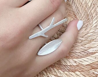 Open leaf and twig ring an open minimalist botanical ring for fall jewelry lovers | Fall ring |  Cute plant ring | Modern aesthetic ring