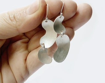 Marcia dangling mismatched earrings, cute modern minimalist design, abstract squiggly shaped | Aesthetic earrings cool contemporary design