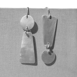 Aretes asimétricos Signo de Exclamación Colgantes - Homenaje Tipográfico - Aretes Divertidos Simples y Modernos para Amantes de los Libros