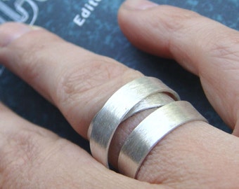 Endless 3 bands wrap ring minimalist design for men & women, an aesthetic ring for everyday wearing | Wide cool ring, personalized size.