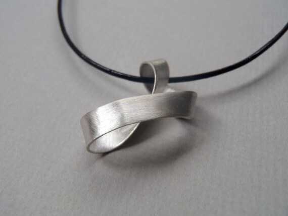 Elegante anillo teilmattierter desde 925er plata Sterling