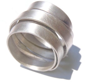 Endless minimalist unisex ring wrapped infinite design