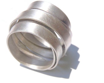 Endless minimalist unisex ring wrapped infinite design