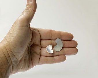 Lina mismatched earrings for contemporary jewelry fans! |  Aesthetic earrings sober abstract design | Minimal earrings fun squiggly studs!