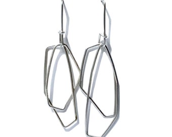 Mismatched earrings cute modern design | Cool earrings in a sober geometric shape for minimalist jewelry fans | Edgy aesthetic earrings