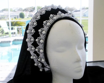 Casque Renaissance, casque Tudor, casque médiéval, cagoule française, cagoule Tudor français, chapeau, argent avec perles blanches