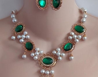 Gold Plated Renaissance Necklace and Earrings Set, Emerald Green Crystal Faceted Cabochons, Medieval Jewelry, Tudor, Pearls