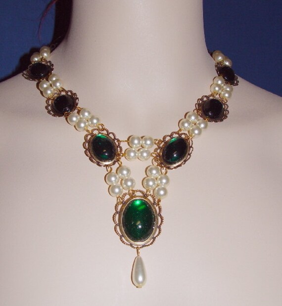 Gold hotsell renaissance necklace