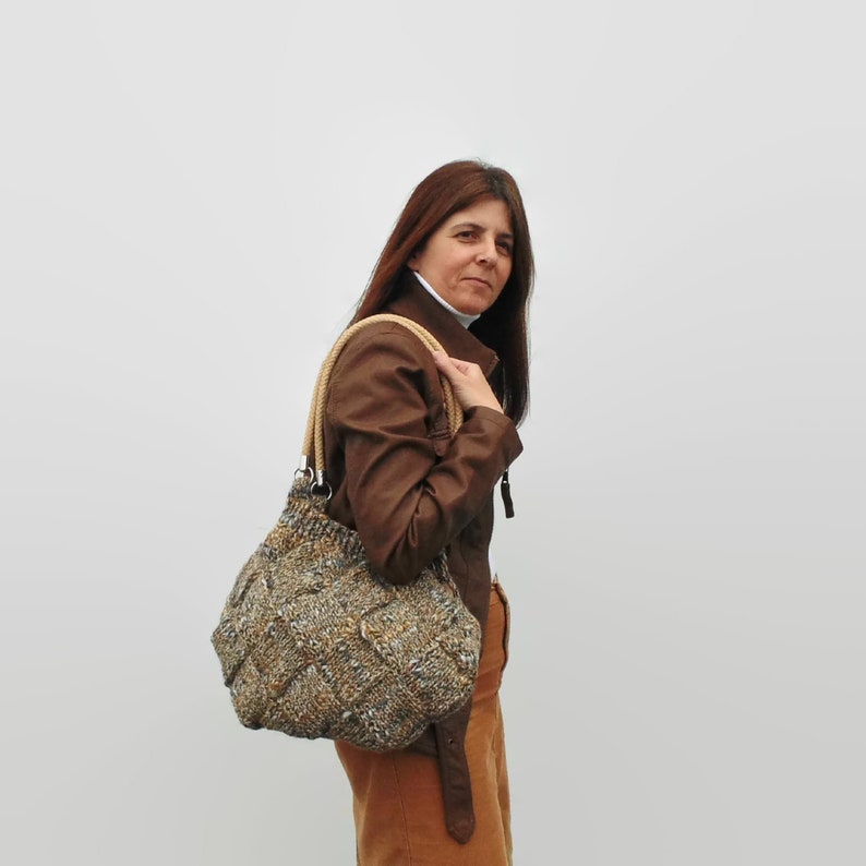 Shoulder Bag Hand Knitted in Marbled Gray and Beige Soft Wool, Winter Women's Purse Bild 8
