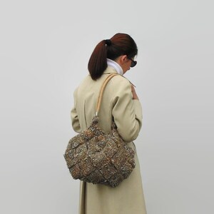 Shoulder Bag Hand Knitted in Marbled Gray and Beige Soft Wool, Winter Women's Purse Bild 4