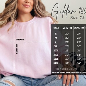 Może przedstawiać: Jasnor&oacute;żowa bluza z tabelą rozmiar&oacute;w. Tabela zawiera wymiary w calach dla rozmiar&oacute;w od S do 5XL. Bluza to ciężka bluza z okrągłym dekoltem.