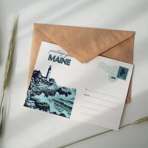 Maine Postkarte Digitaler Download – Vintage Küsten Leuchtturm Illustration | Druckbare New England Wandkunst | Retro Maine Reisedruck