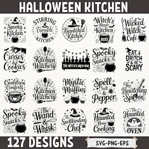Könnte beinhalten: Eine Sammlung von 20 schwarz-weißen Halloween-Küchendesigns. Jedes Design zeigt gruselige Texte und Grafiken, darunter Hexenhüte, Kessel und Fledermäuse. Die Designs sind in den Formaten SVG, PNG und EPS erhältlich.