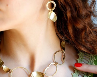 Conjunto Frigg em latão, colar e brincos