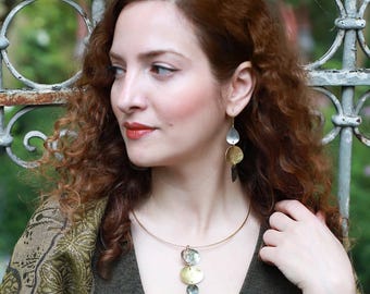 Conjunto Inanna, colar e brincos (liga de latão)