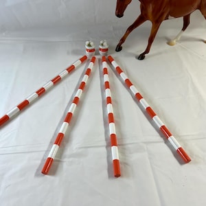 Handmade 1:9 Scale Model Horse Trail Set – 4 Striped Poles & 2 Flower Pots – Breyer/Stone Accessories