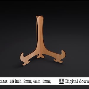 Pode incluir: Um suporte de fotos de madeira com um design simples. O suporte é feito de madeira marrom claro e tem uma base triangular. O suporte tem uma espessura de 1/8 de polegada e está disponível em espessuras de 3 mm, 4 mm e 5 mm.