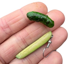 Pickle-Ohrringe, Gemüse-Ohrringe, Lebensmittelschmuck, Pickle-Craving, Polymer-Ton, Miniatur-Essen, Pickle-Schmuck, Pickles, koscherer Dill, grün