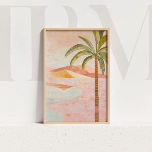 Puede incluir: Una impresión artística enmarcada que representa un paisaje desértico con una palmera. La obra de arte utiliza una paleta de colores pastel de rosa, melocotón y verde. La palmera está en el centro, con montañas y una masa de agua en el fondo.