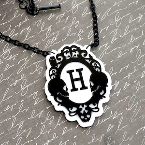 Collar de camafeo inicial personalizado hasta la muerte