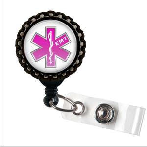 Titular de identificación de carrete de insignia retráctil rosa y negro EMT LOVE