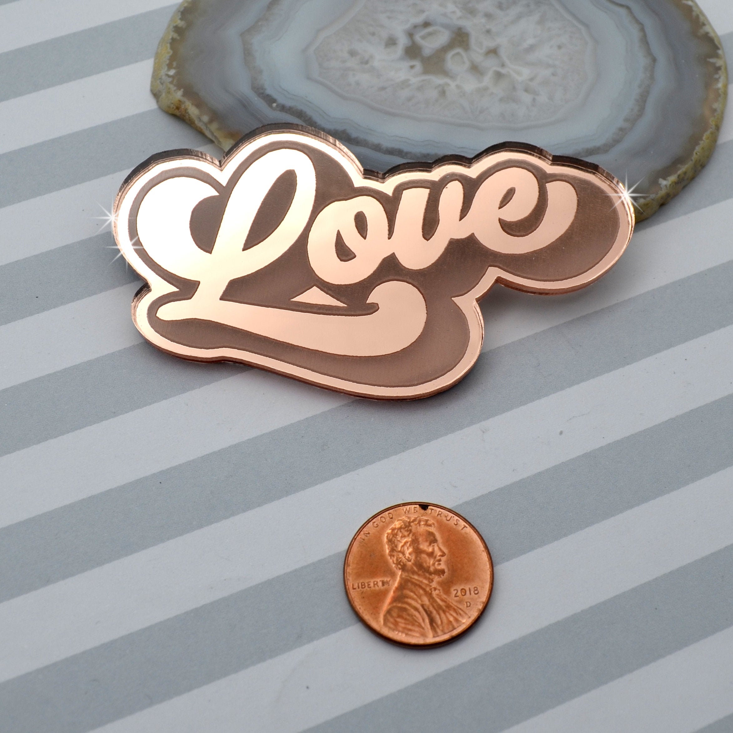 LOVE ローズゴールドミラーレーザーカットアクリルキャブワード