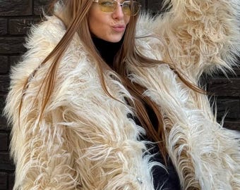 Cappotto in pelliccia sintetica color nude rosato / Giacca in pelliccia folta / Outfit per Burning Man / Costume da terra desolata / Cappotto soffice / Uomo Donna / Moda da festival