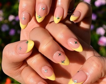 Yellow french nails/Silver star press ons/Colorful dot acrylic nails/Cute gel nails/Simple fake nails/Custom nail art/Wedding/Short almond