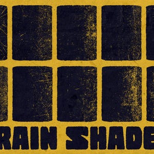Puede incluir: Un dise&ntilde;o gr&aacute;fico que presenta diez bloques rectangulares de color azul marino oscuro dispuestos en dos filas de cinco sobre un fondo amarillo texturizado. Cada bloque muestra un patr&oacute;n de grano desgastado &uacute;nico. El texto GRAIN SHADERS aparece en azul marino.