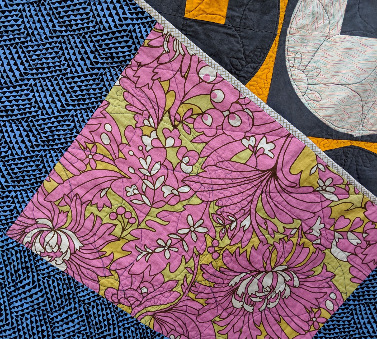 Pancakes Lap Quilt or Large Wall Hanging, Modern Quilt, Geometric Quilt