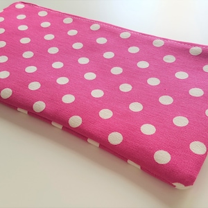 Polka Dots Hellrosa - Geldbörse, Clutch, Schminktasche Große Reißverschlusstasche - Flach - Sofort versandfertig