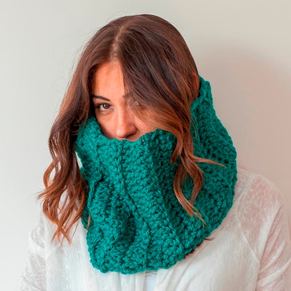 KARLIN - Chunky Textured Infinity Cowl Scarf Neckwarmer - in Emerald - FREE SHIPPING