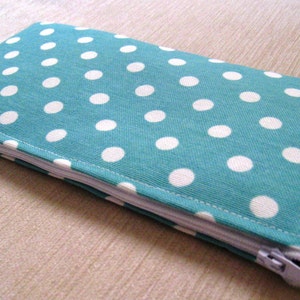 Lunares en verde azulado suave - Cartera de efectivo, embrague, bolsa de maquillaje Bolsa grande con cremallera - Plana - Listo para enviar
