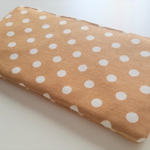 Polka Dots on Beige - Geldbörse, Clutch, Schminktasche, Etui, Etui, Geldbörse, Stiftemäppchen - Große Reißverschlusstasche - Flach